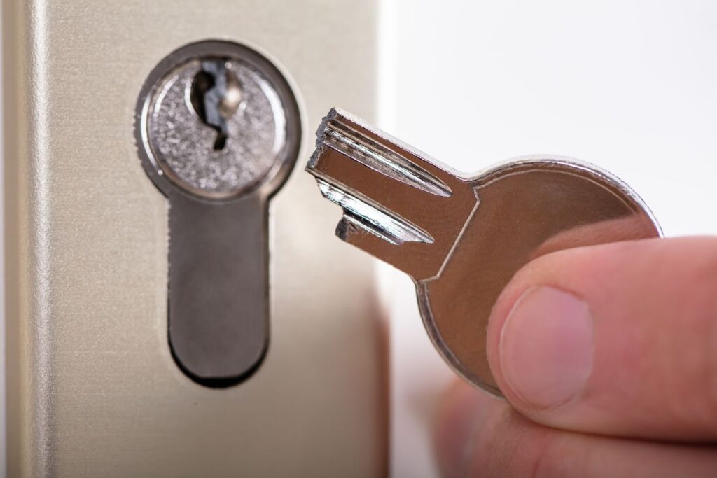 Key snapped in door lock