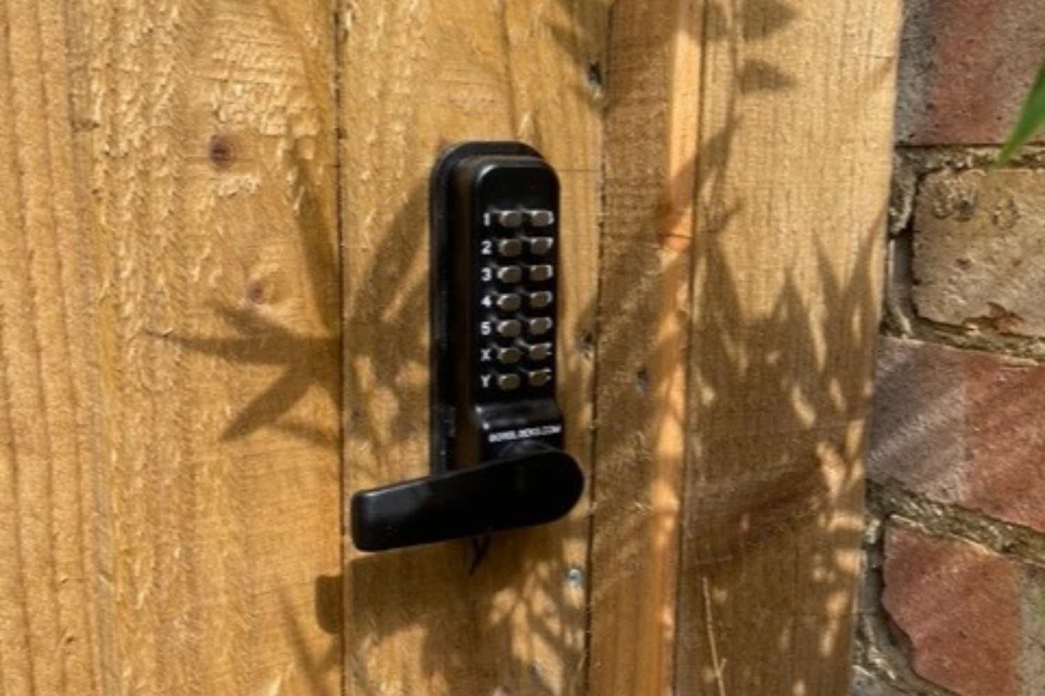 Keypad lock for gates